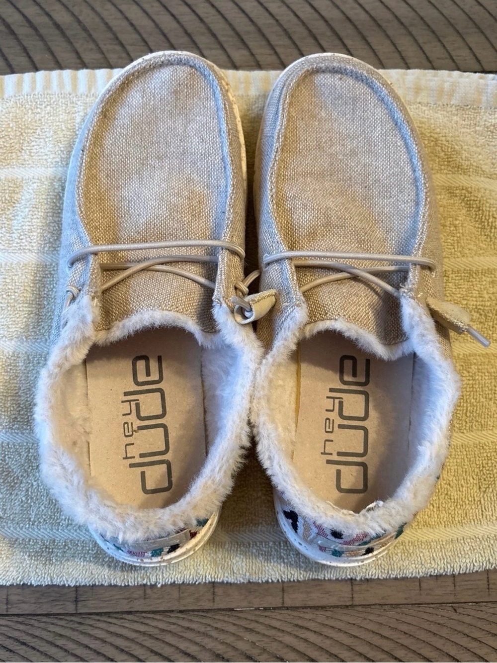 Hey Dude women’s size 7 Wendy Funk wool beige  Slip-On with Plush Fur Trim